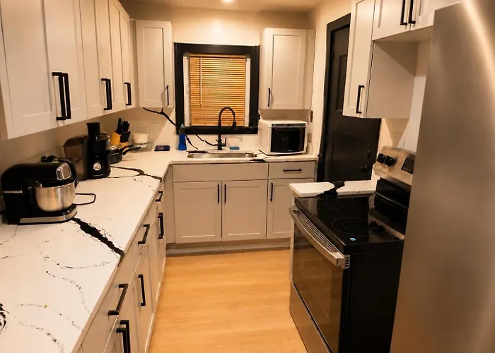 Apartment Modern Professionals And Business Travelers *