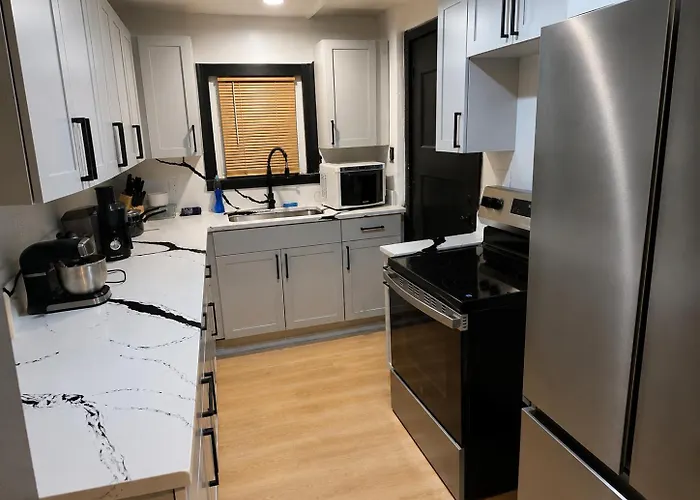 Apartment Modern Professionals And Business Travelers *
